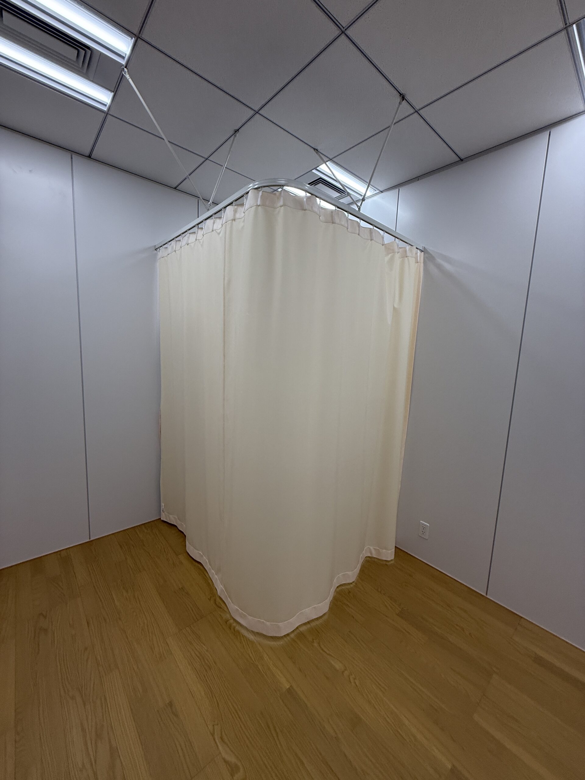 https://curtain-nawate.com/works/%e6%9b%b4%e8%a1%a3%e5%ae%a4%e3%81%ae%e3%82%ab%e3%83%bc%e3%83%86%e3%83%b3%e7%a6%8f%e5%b2%a1/