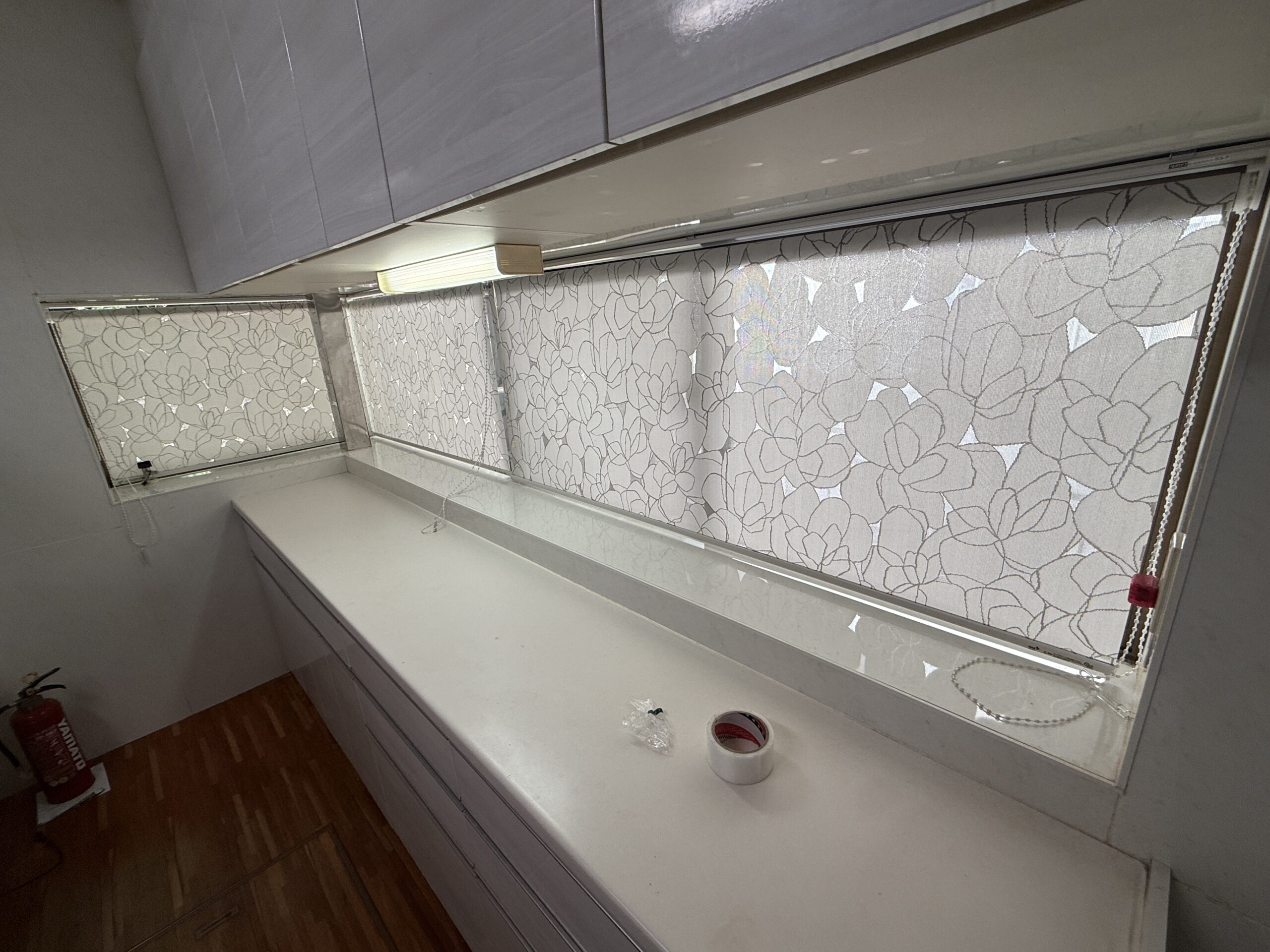 https://curtain-nawate.com/works/%e3%82%b3%e3%83%8a%e3%83%bc%e7%aa%93%e3%81%ab%e3%82%82%e3%83%ad%e3%83%bc%e3%83%ab%e3%82%b9%e3%82%af%e3%83%aa%e3%83%bc%e3%83%b3%e3%80%80%e3%83%ad%e3%83%bc%e3%83%ab%e3%82%ab%e3%83%bc%e3%83%86%e3%83%b3in/
